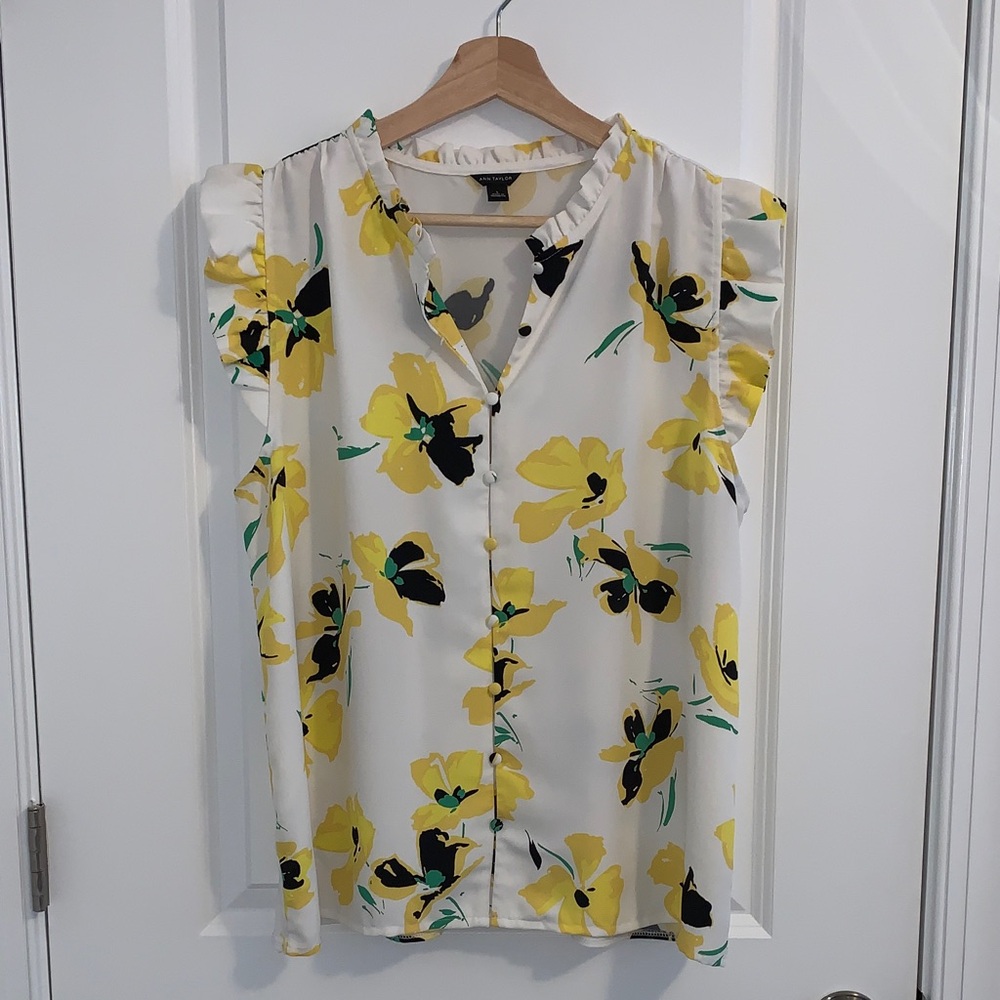 Ann Taylor Sleeveless Blouse Button Front Ruffle Detail Floral Print size L